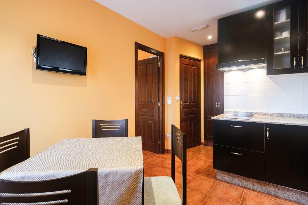 Apartamentos De Herminia Manzaneda  Buitenkant foto