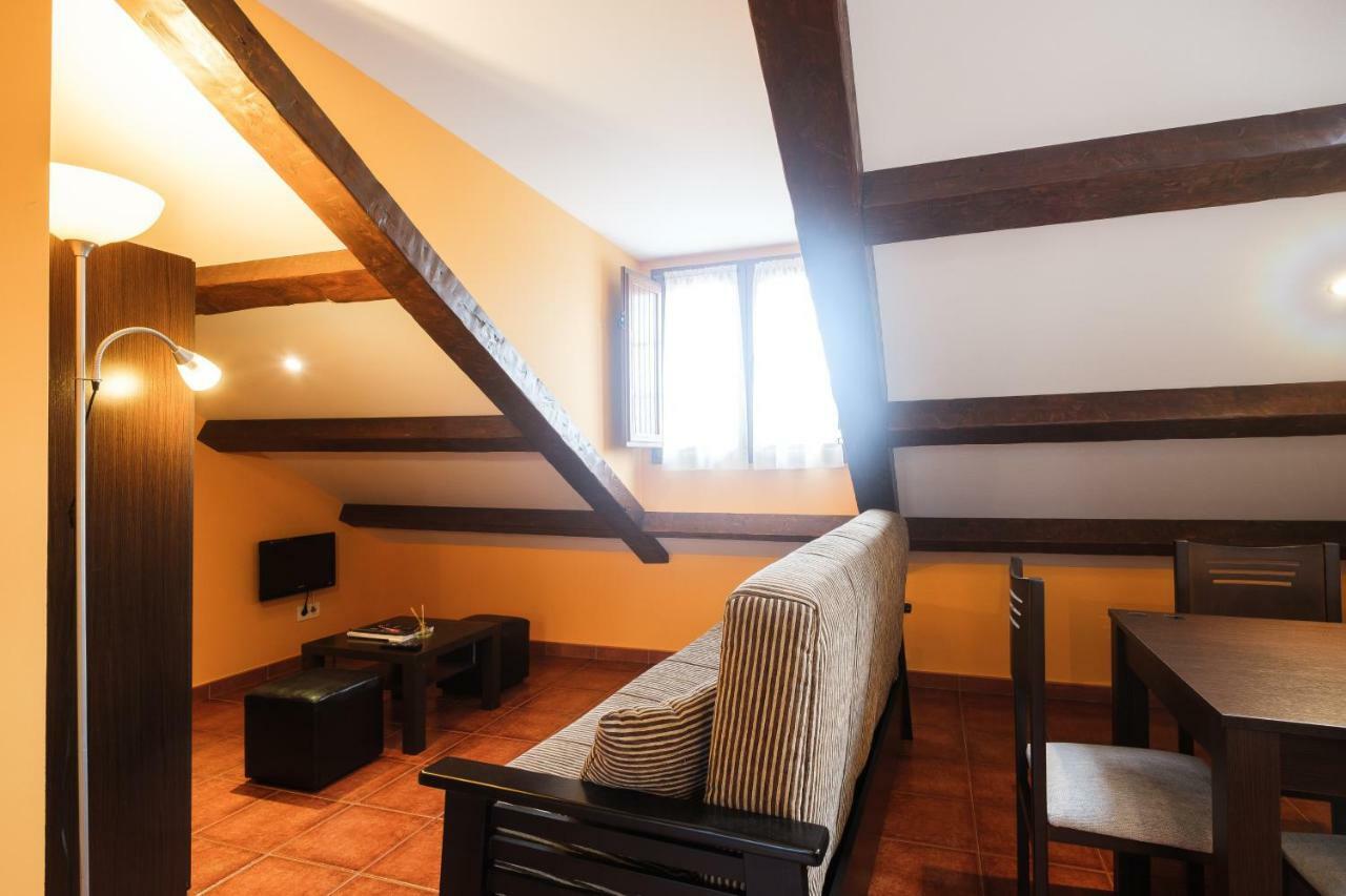 Apartamentos De Herminia Manzaneda  Buitenkant foto
