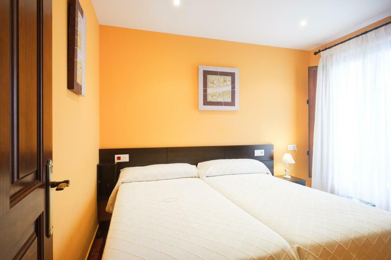 Apartamentos De Herminia Manzaneda  Buitenkant foto