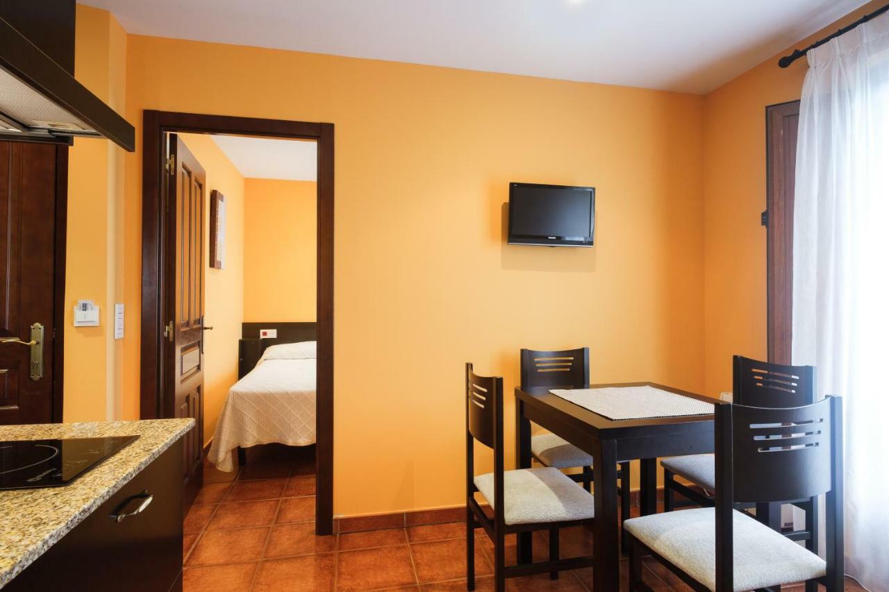 Apartamentos De Herminia Manzaneda  Buitenkant foto