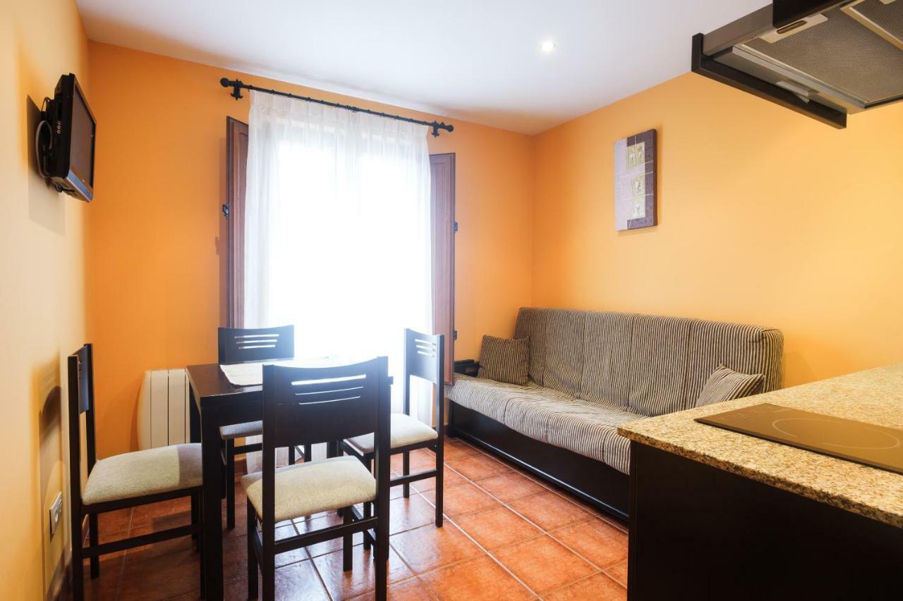 Apartamentos De Herminia Manzaneda  Buitenkant foto