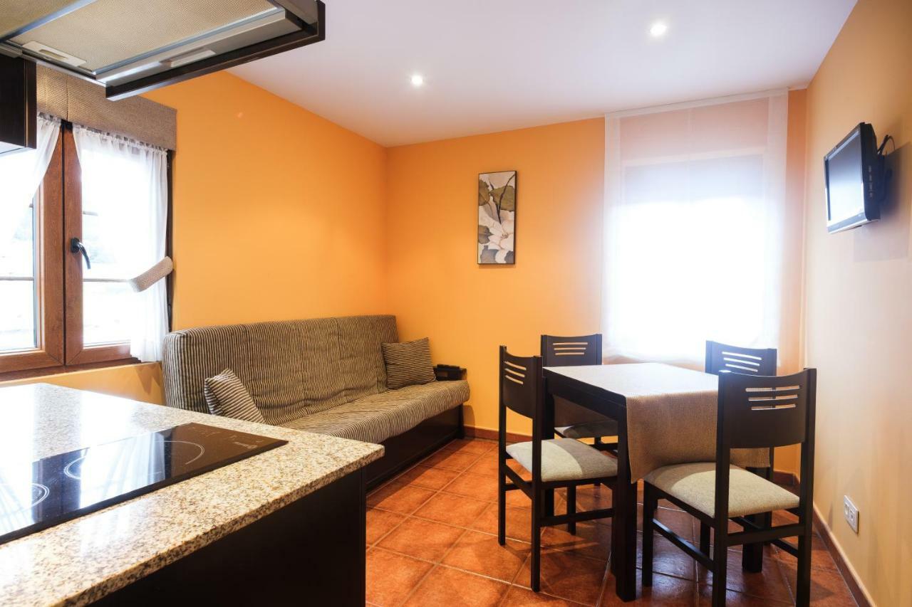 Apartamentos De Herminia Manzaneda  Buitenkant foto