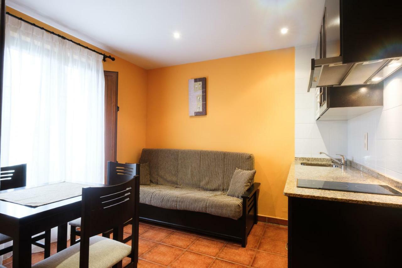 Apartamentos De Herminia Manzaneda  Buitenkant foto