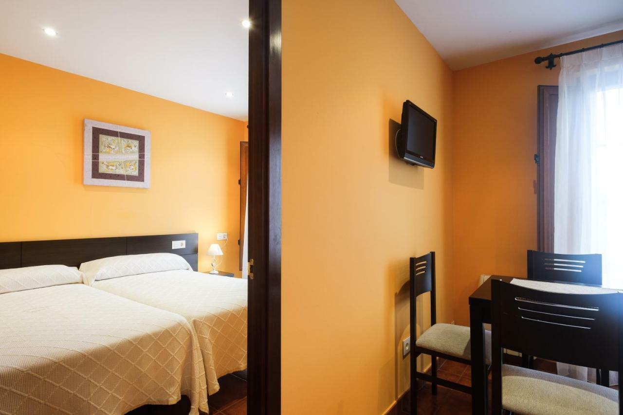 Apartamentos De Herminia Manzaneda  Buitenkant foto